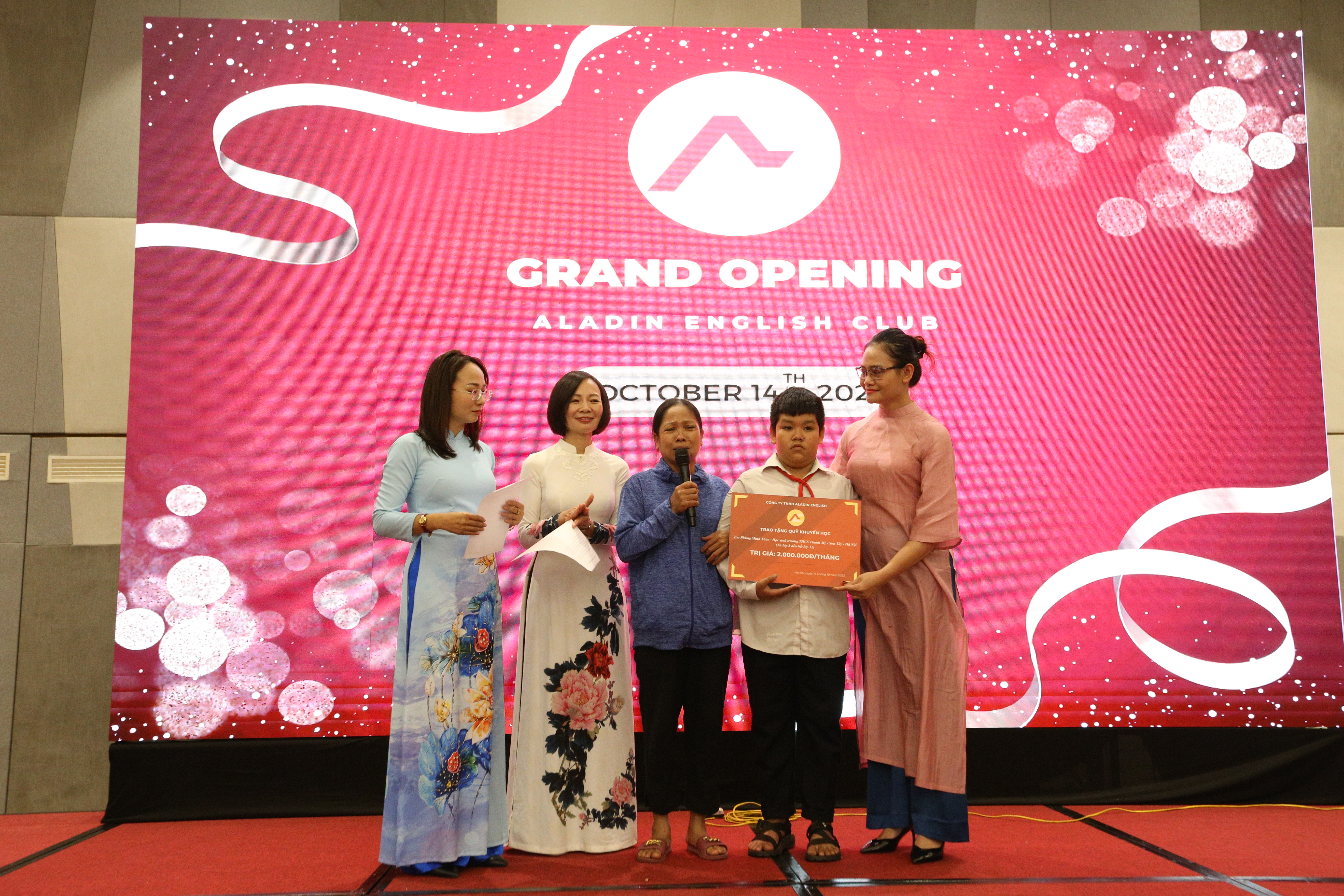 Gây quỹ học bổng cho học sinh nghèo vượt khó